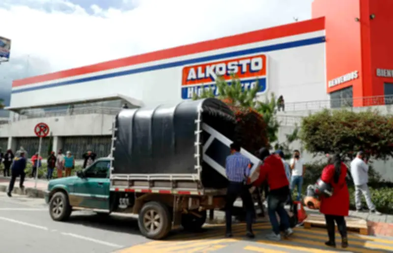 Alkosto ofrece 198 vacantes con contrato indefinido para bachilleres en varias ciudades