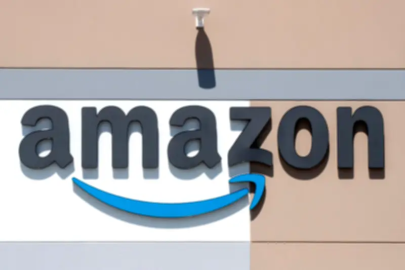 Amazon impone recargo del 3,5% a vendedores por alza en costos de combustible y logística