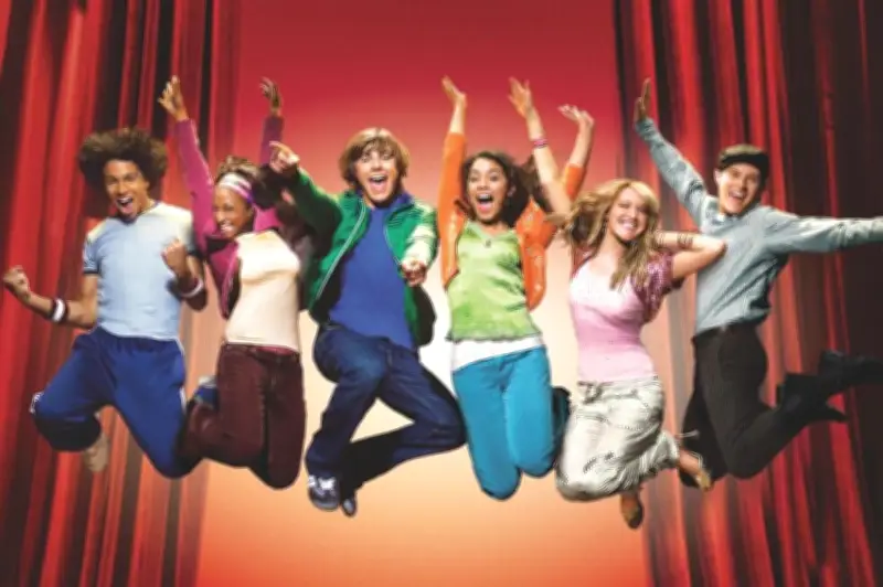 Arrestan a actor de 'Hannah Montana' y 'Modern Family' en Texas por presunto delito