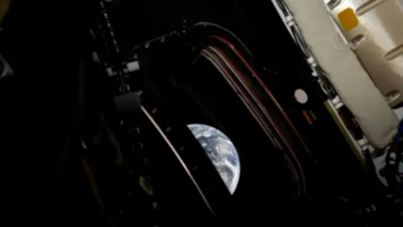 Artemis II alcanza punto medio Tierra-Luna y capta históricas imágenes del planeta