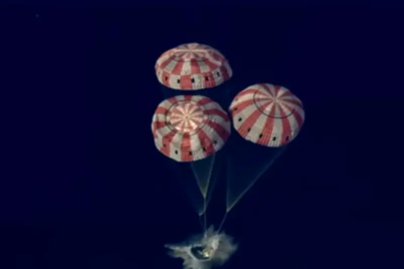 Artemis II: Astronautas amerizan exitosamente tras riesgosa reentrada lunar