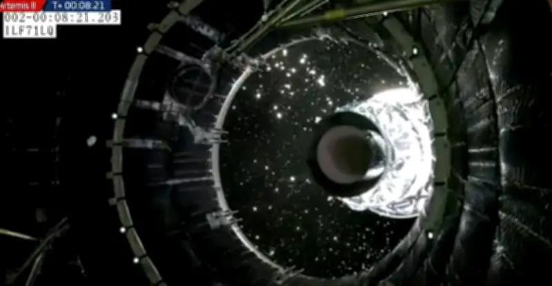 Artemis II enfrenta contratiempos técnicos en sus primeras horas rumbo a la Luna