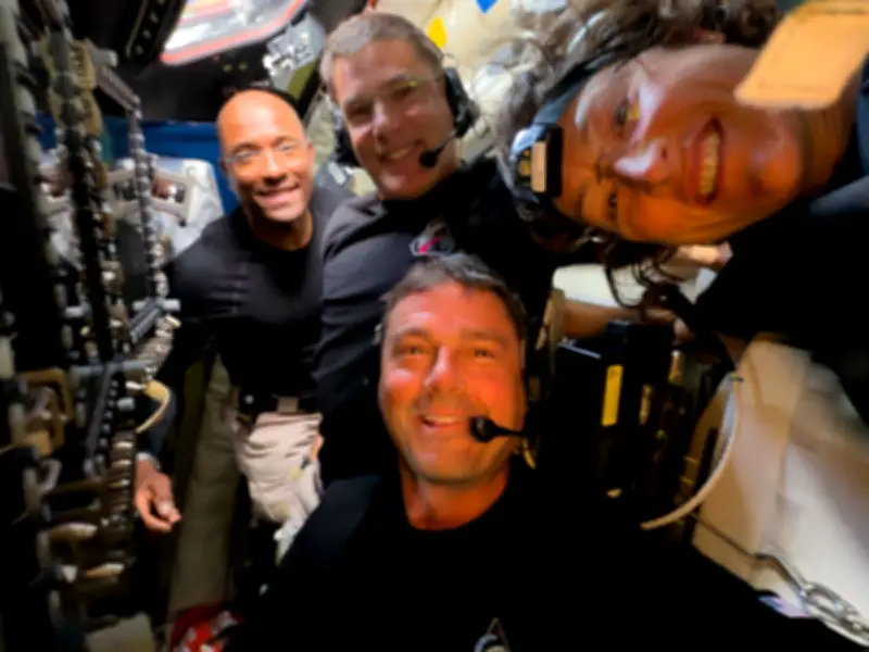 Artemis II inicia su regreso a la Tierra tras histórico sobrevuelo lunar de la NASA