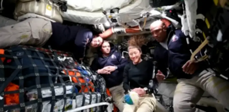 Así duermen los astronautas de Artemis II en microgravedad durante su viaje a la Luna