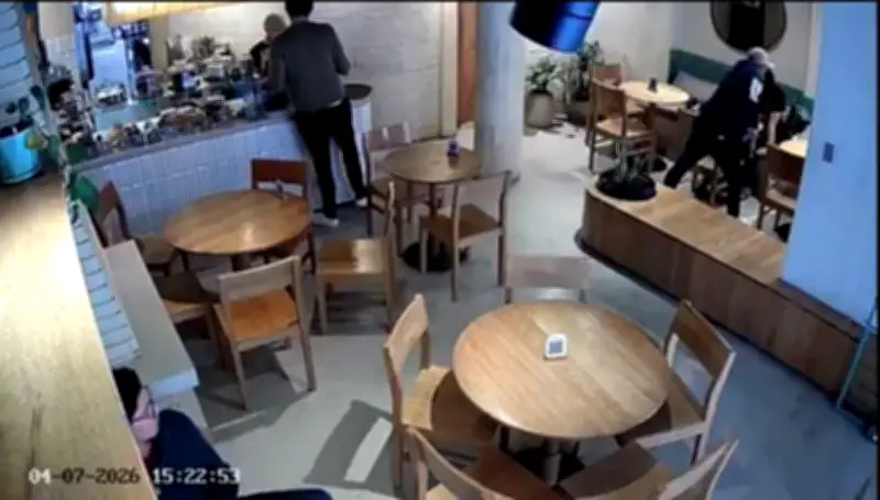 Asalto armado en café de Chapinero Alto: video viral muestra robo a comensales en Bogotá