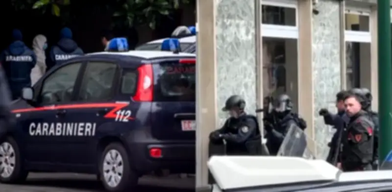 Asalto con rehenes en banco de Nápoles: delincuentes huyen por alcantarillas tras operativo policial