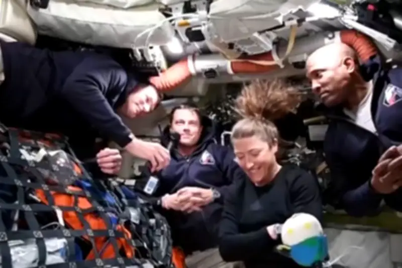 Astronautas de Artemis II descubren tecnología china en la Luna durante apagón de comunicaciones