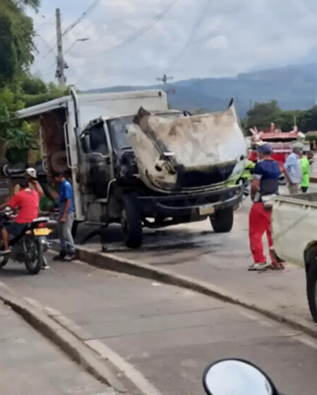 Atacan camión cervecero en Norte de Santander: un agresor resultó quemado y huyó
