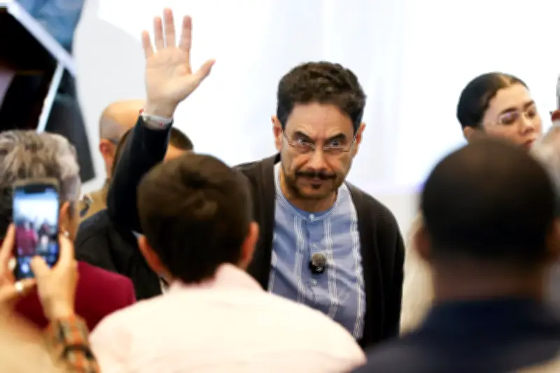 Ataque del Gobierno al Banco de la República no ayuda a Cepeda