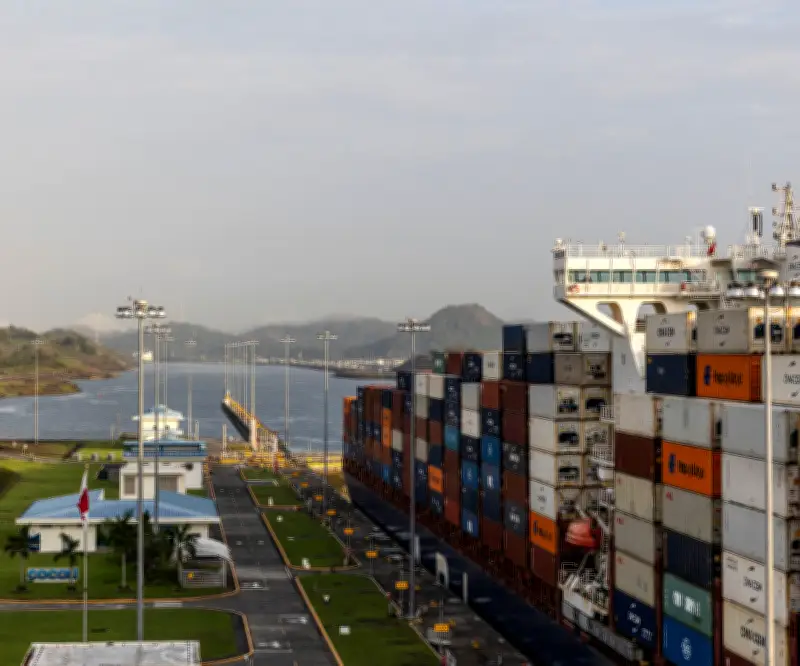 Atasco en Canal de Panamá provoca pago récord de US$4 millones para saltar fila