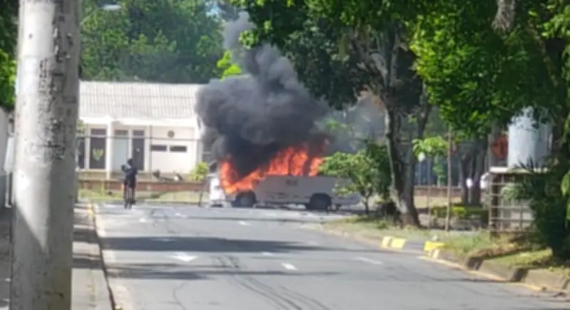 Atentado con bus bomba al Batallón Pichincha en Cali