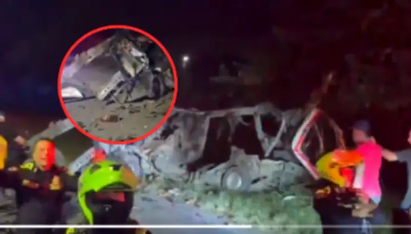 Atentado con carro bomba en Palmira causa pánico y destrucción total de vehículos