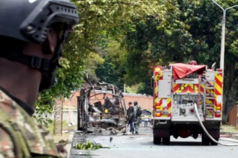 Atentado en Cali: explosión de bus frente al Batallón Pichincha activa operativo militar