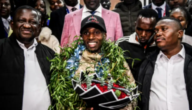 Atleta keniano recibe premio inesperado tras histórico maratón sub-2 horas