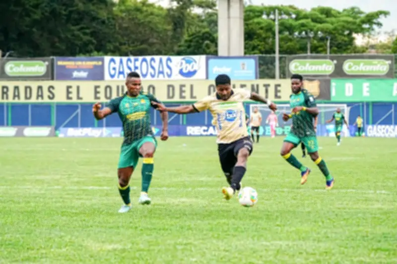Atlético Bucaramanga cae ante Águilas Doradas y suma su cuarta derrota consecutiva