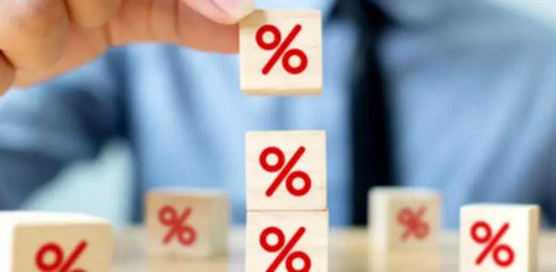 Aumento del salario mínimo en 2026 presionará alzas en tasas de interés bancario desde abril