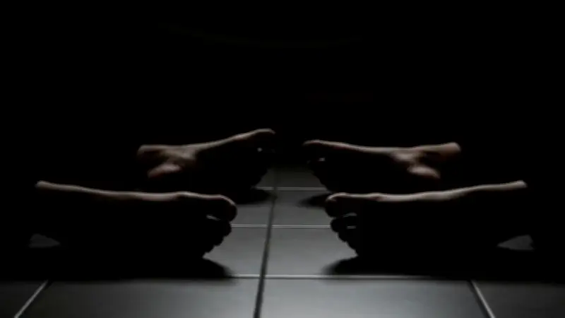 Autoridades investigan muerte de pareja hallada sin vida en baño de apartamento