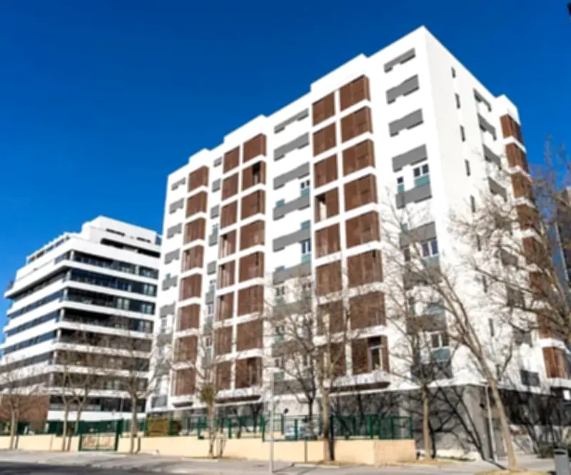 Bankinter compra 452 viviendas asequibles en Madrid a Avintia y Pecsa