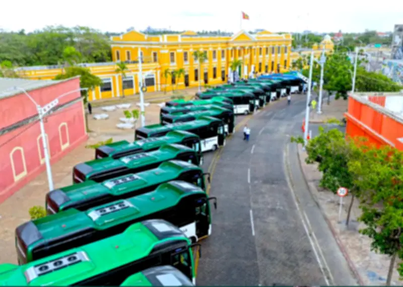 Barranquilla recibe primeros 42 buses nuevos con aire acondicionado