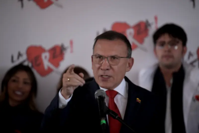 Barreras y Valencia se enfrascan en disputa verbal por rumores de alianza presidencial