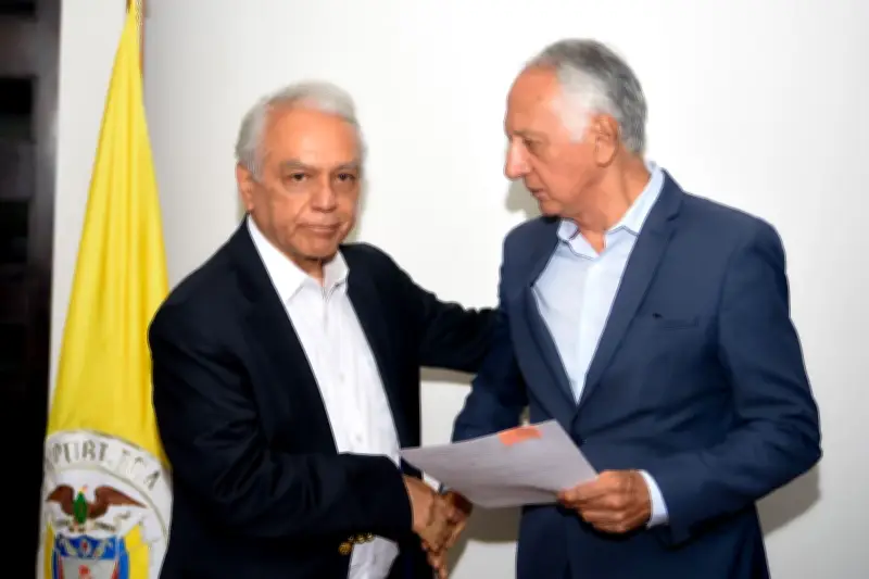 Bernardo Camacho renuncia como Superintendente de Salud por motivos personales