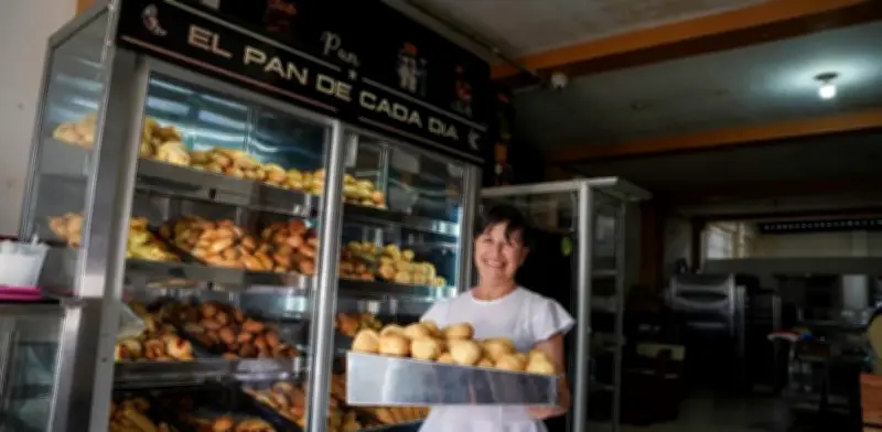 BID Invest otorga crédito de $180.000 millones a Banco Mundo Mujer para microempresas