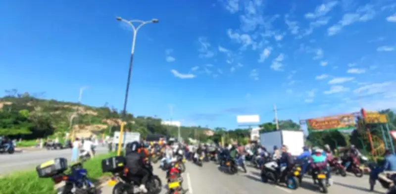 Bloqueos en Santander generan pérdidas diarias de $120.000 millones y crisis multisectorial