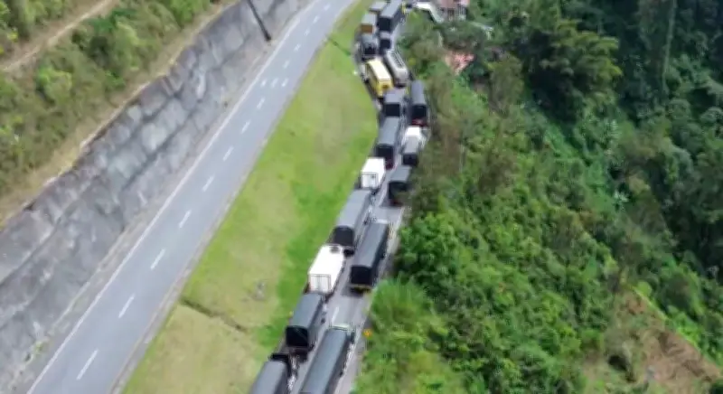 Bloqueos en Santander paralizan movilidad hacia Bucaramanga y afectan conexiones nacionales
