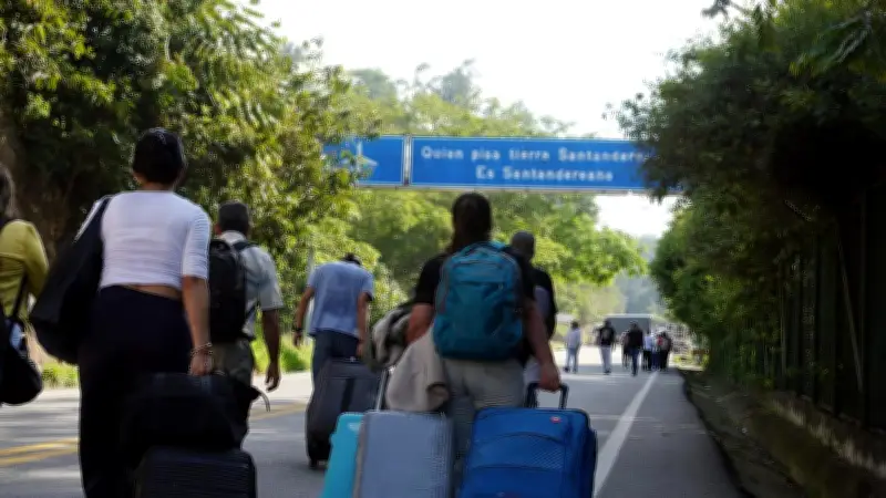 Bloqueos en vía a Palonegro retrasan 13 vuelos y afectan a más de mil pasajeros en Santander