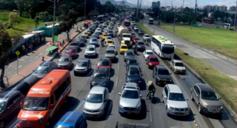 Bogotá enfrenta caos vial en plan retorno: largos trancones en accesos principales