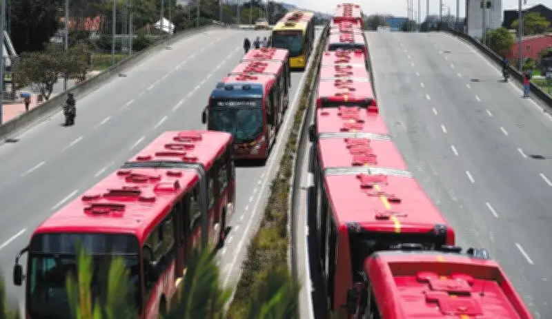 Bogotá enfrenta caos vial: obras y pico y placa generan trancones históricos