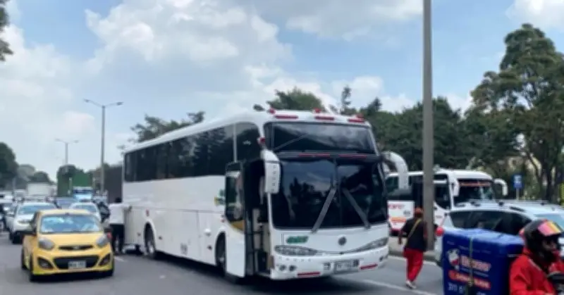 Bogotá enfrenta severa congestión vehicular en avenida Calle 80 y Autopista Norte