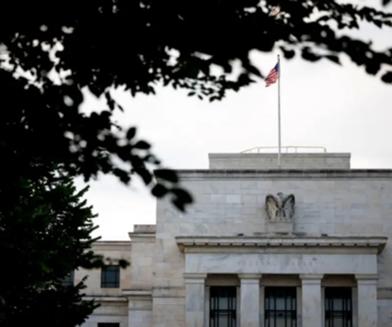 Bonos de EE.UU. caen tras datos laborales positivos que reducen expectativas de recortes de tasas