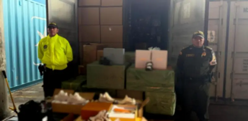 Buenaventura: incautan más de 140.000 prendas y zapatos de contrabando valorados en $20.800 millones