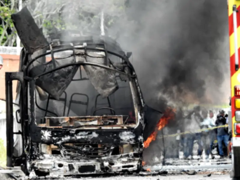 Busetas escolares usadas en atentados en Cali y Palmira, confirma Ejército