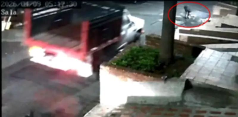 Camión arrolla a adulta mayor y su perro en Medellín: mujer fallece tras huida del conductor