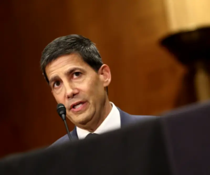 Candidato a la FED promete independencia monetaria ante presión de Trump