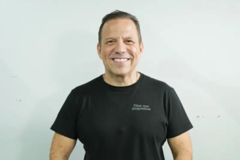 Candidato Santiago Botero reparte 25 millones de pesos en evento de campaña en Bogotá