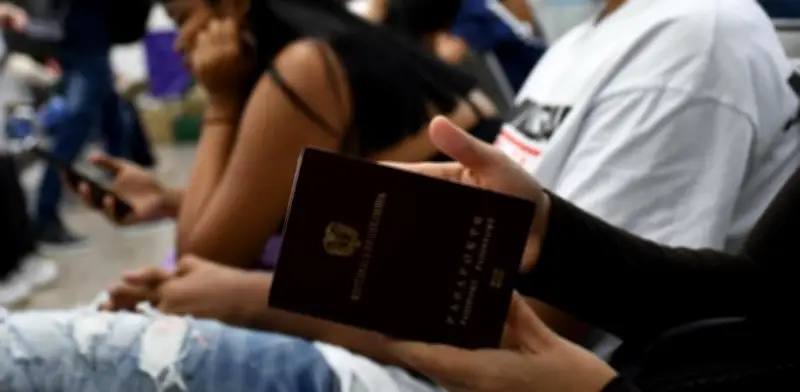 Caos por falla en sistema de pasaportes SITAC: Cancillería suspende servicio en Bogotá
