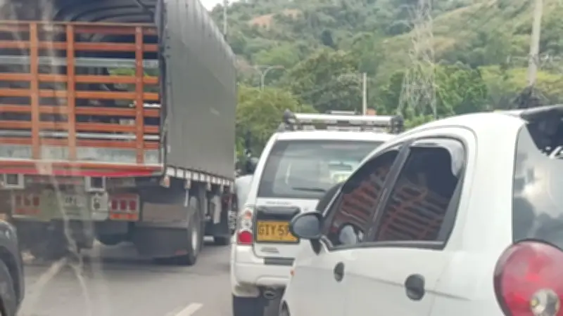 Caos vial en Bucaramanga: accidentes y lluvias colapsan la movilidad metropolitana