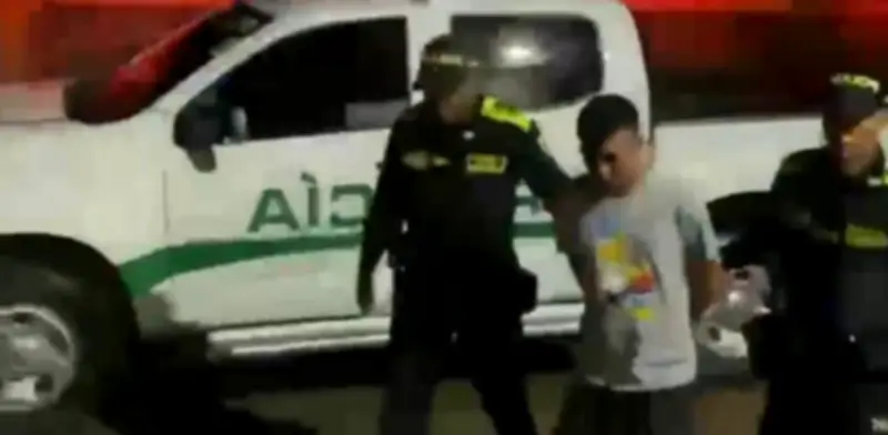 Capturan a hombre que agredió a comandante policial durante procedimiento por violencia intrafamiliar en El Colegio