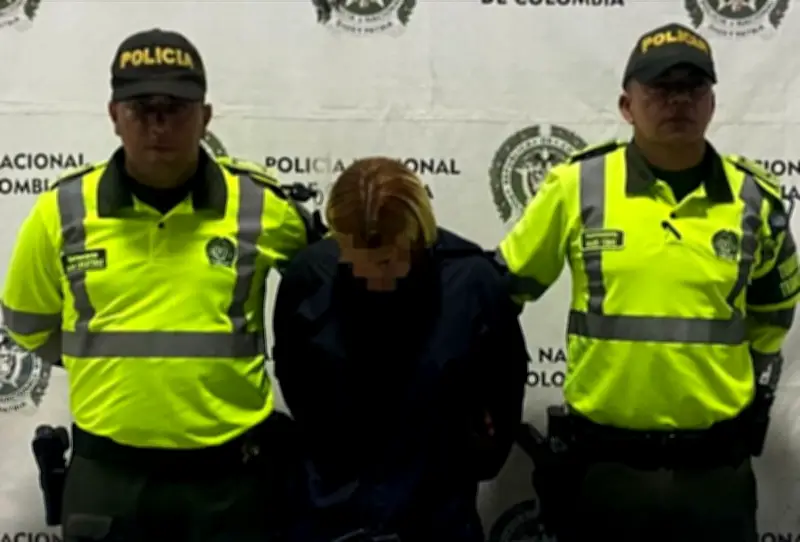 Capturan a mujer con arma oculta en bolso durante control policial en la Vía al Mar