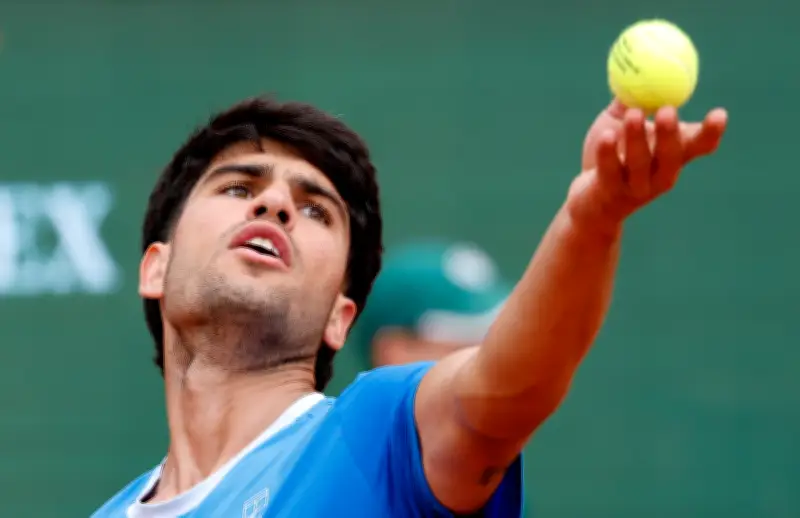 Carlos Alcaraz despliega su dominio en Montecarlo con victoria contundente sobre Báez