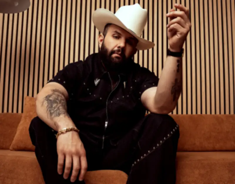 Carín León hace historia: será el primer mexicano en encabezar festival en Tokio