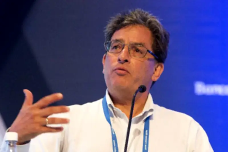 Carrasquilla propone 'sustico' fiscal para reenfocar debate económico nacional