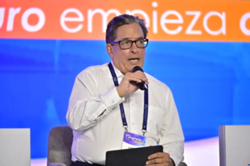 Carrasquilla tilda de "socialista" la reforma pensional de Petro y alerta sobre discrecionalidad gubernamental