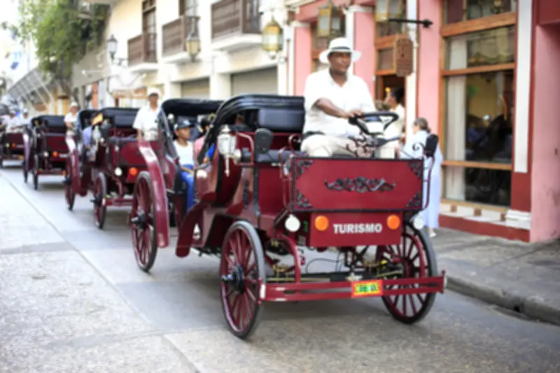 Cartagena formaliza acuerdo con cocheros: entrega de 60 carrozas eléctricas y compensación económica