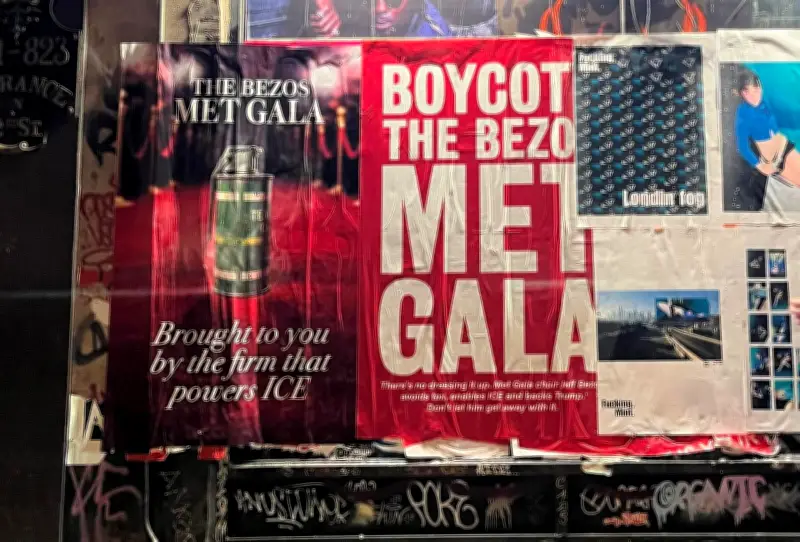 Carteles en NY piden boicotear la Met Gala por patrocinio de Bezos