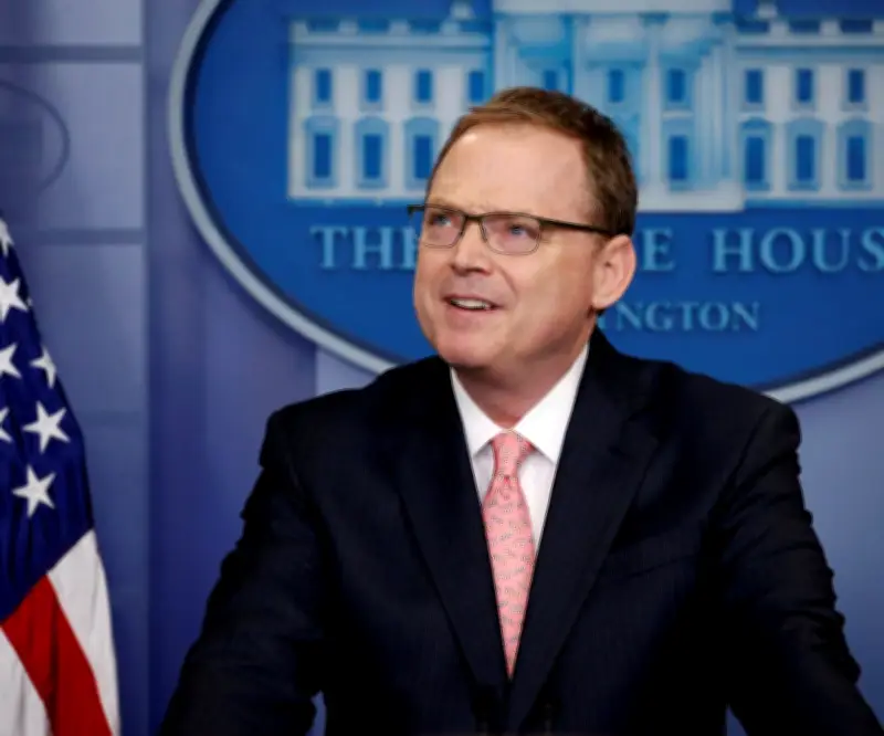 Casa Blanca afirma que productividad por IA permitirá a la Fed bajar tasas de interés