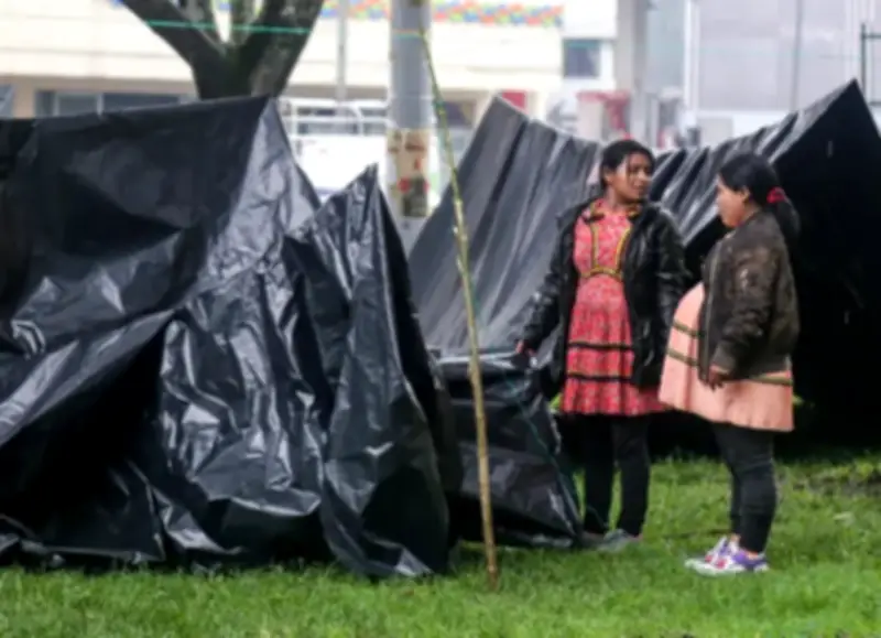 Choque entre Alcaldía de Bogotá y Gobierno Petro por atención a comunidades embera